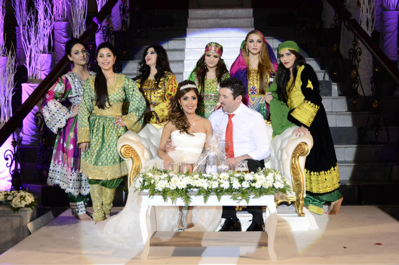 Aziatische en Arabische bruiden